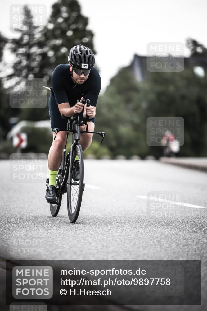 21.06.2026 - 29. Vierlanden-Triathlon H.Heesch http://msf.ph/oto/9897758 21.06.2026 10:02:34 Radfahren 4, 27, 99, 198, 245, 367 meine-sportfotos.de