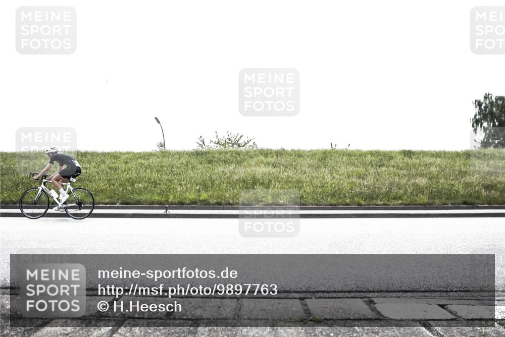 21.06.2026 - 29. Vierlanden-Triathlon H.Heesch http://msf.ph/oto/9897763 21.06.2026 10:58:14 Radfahren 140, 171, 561 meine-sportfotos.de