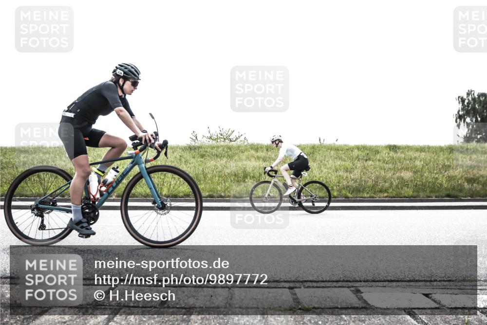 21.06.2026 - 29. Vierlanden-Triathlon H.Heesch http://msf.ph/oto/9897772 21.06.2026 10:58:29 Radfahren 136, 163, 238, 543, 563, 606, 1355 meine-sportfotos.de