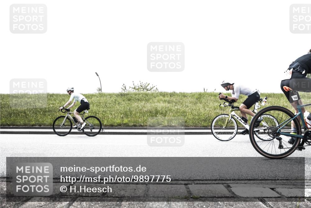 21.06.2026 - 29. Vierlanden-Triathlon H.Heesch http://msf.ph/oto/9897775 21.06.2026 10:58:30 Radfahren 136, 238, 543, 563, 606, 1355 meine-sportfotos.de