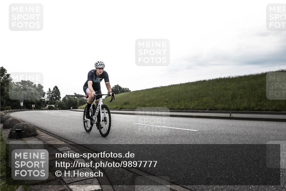 21.06.2026 - 29. Vierlanden-Triathlon H.Heesch http://msf.ph/oto/9897777 21.06.2026 09:23:04 Radfahren 227 meine-sportfotos.de