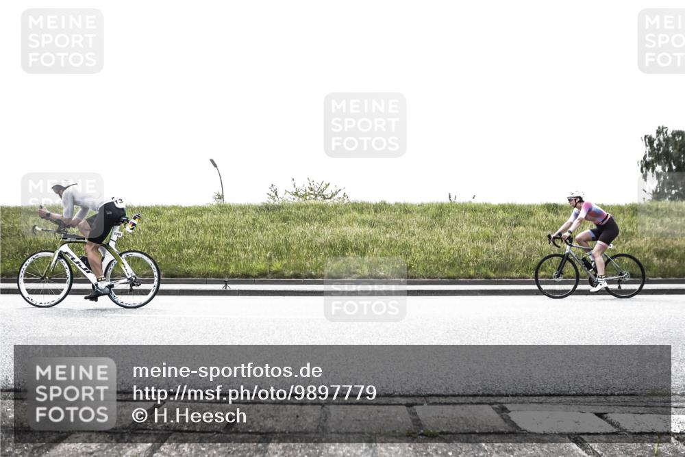 21.06.2026 - 29. Vierlanden-Triathlon H.Heesch http://msf.ph/oto/9897779 21.06.2026 10:58:30 Radfahren 136, 238, 543, 563, 606, 1355 meine-sportfotos.de