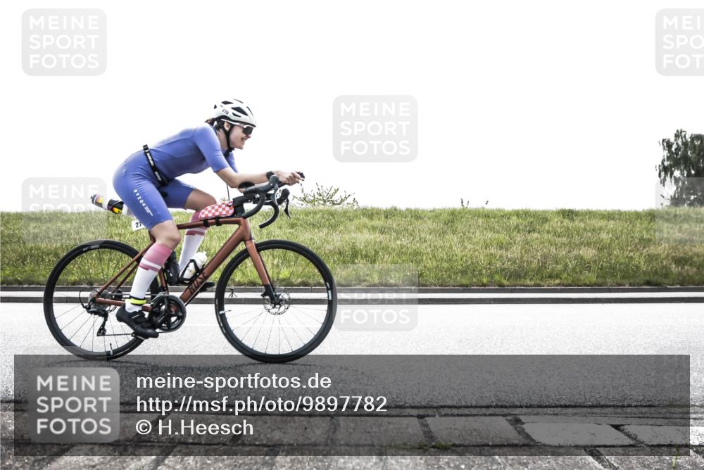 21.06.2026 - 29. Vierlanden-Triathlon H.Heesch http://msf.ph/oto/9897782 21.06.2026 10:58:41 Radfahren 270 meine-sportfotos.de