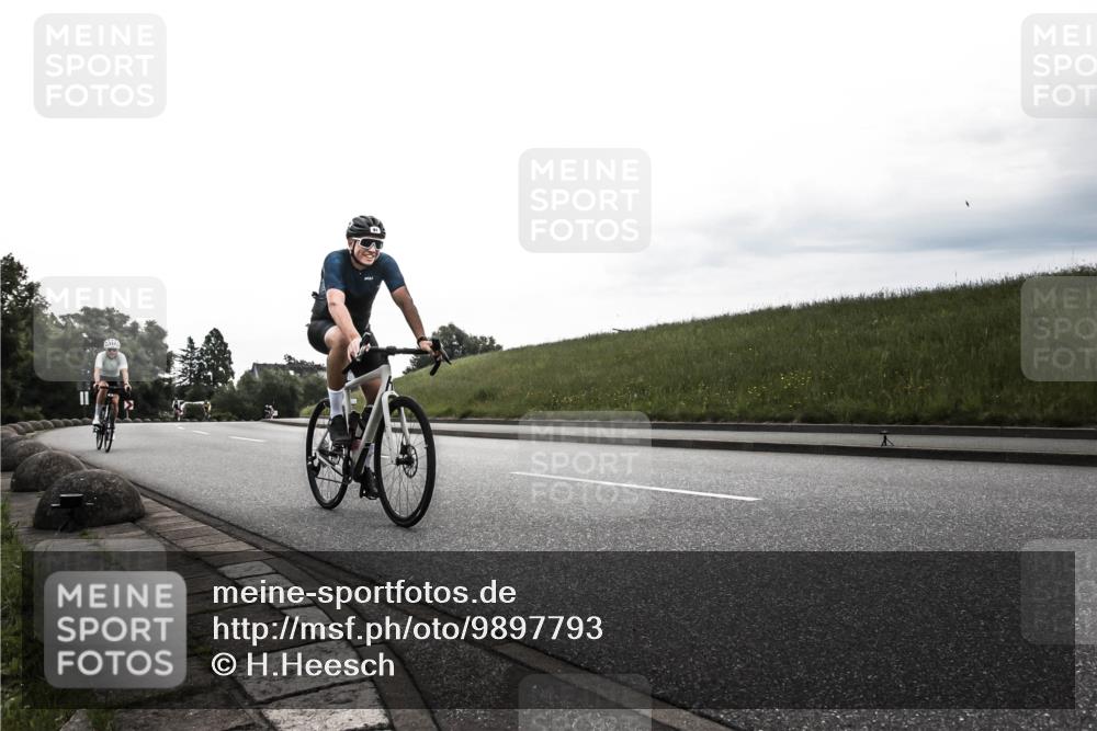 21.06.2026 - 29. Vierlanden-Triathlon H.Heesch http://msf.ph/oto/9897793 21.06.2026 09:23:43 Radfahren 91, 131, 220, 252, 266 meine-sportfotos.de