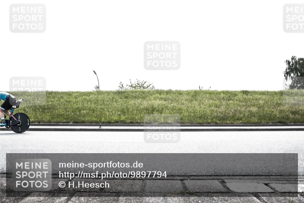 21.06.2026 - 29. Vierlanden-Triathlon H.Heesch http://msf.ph/oto/9897794 21.06.2026 10:59:14 Radfahren 57, 141, 226, 388, 548, 590, 608, 618 meine-sportfotos.de