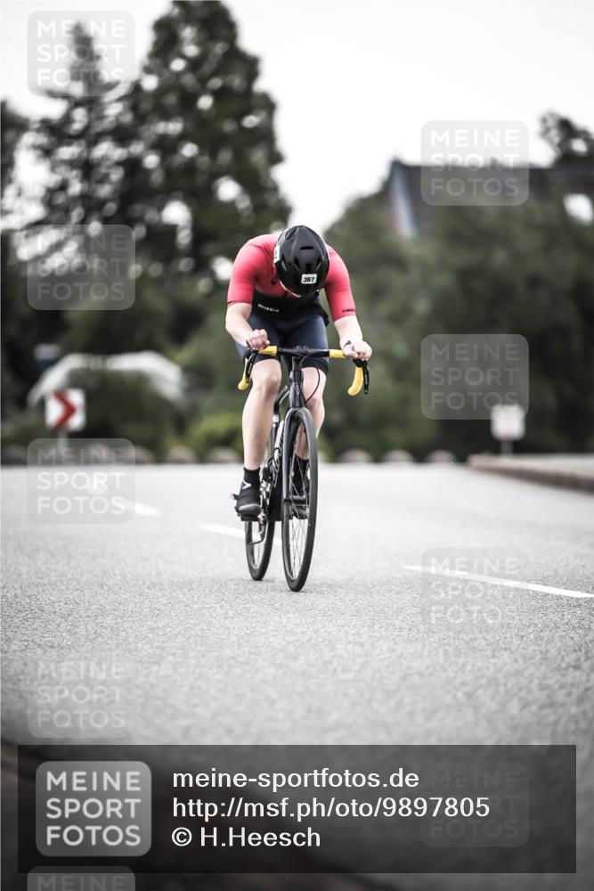 21.06.2026 - 29. Vierlanden-Triathlon H.Heesch http://msf.ph/oto/9897805 21.06.2026 10:02:41 Radfahren 56, 99, 179, 198, 245, 367 meine-sportfotos.de