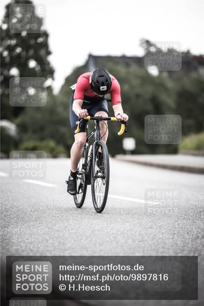 21.06.2026 - 29. Vierlanden-Triathlon H.Heesch http://msf.ph/oto/9897816 21.06.2026 10:02:42 Radfahren 56, 139, 179, 198, 245, 367 meine-sportfotos.de