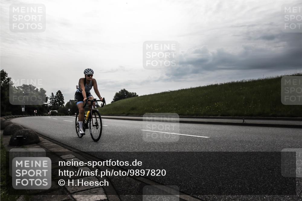 21.06.2026 - 29. Vierlanden-Triathlon H.Heesch http://msf.ph/oto/9897820 21.06.2026 09:23:53 Radfahren 155, 264, 301 meine-sportfotos.de