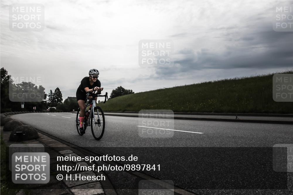 21.06.2026 - 29. Vierlanden-Triathlon H.Heesch http://msf.ph/oto/9897841 21.06.2026 09:25:10 Radfahren 25, 255 meine-sportfotos.de