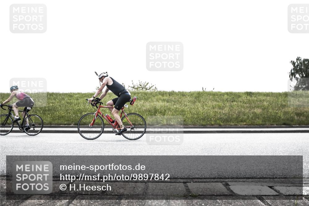 21.06.2026 - 29. Vierlanden-Triathlon H.Heesch http://msf.ph/oto/9897842 21.06.2026 11:00:06 Radfahren 192, 207, 296, 304, 355, 492, 516, 518, 522, 551, 568, 570, 572, 583 meine-sportfotos.de