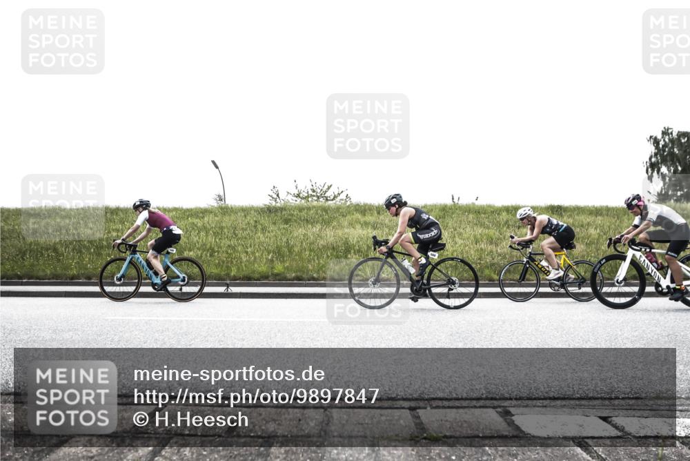 21.06.2026 - 29. Vierlanden-Triathlon H.Heesch http://msf.ph/oto/9897847 21.06.2026 11:00:12 Radfahren 296, 355, 492, 516, 522, 551, 568, 570, 572, 583 meine-sportfotos.de
