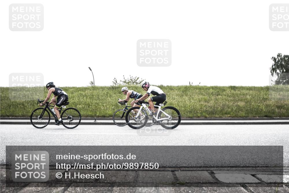 21.06.2026 - 29. Vierlanden-Triathlon H.Heesch http://msf.ph/oto/9897850 21.06.2026 11:00:12 Radfahren 296, 355, 492, 516, 522, 551, 568, 570, 572, 583 meine-sportfotos.de