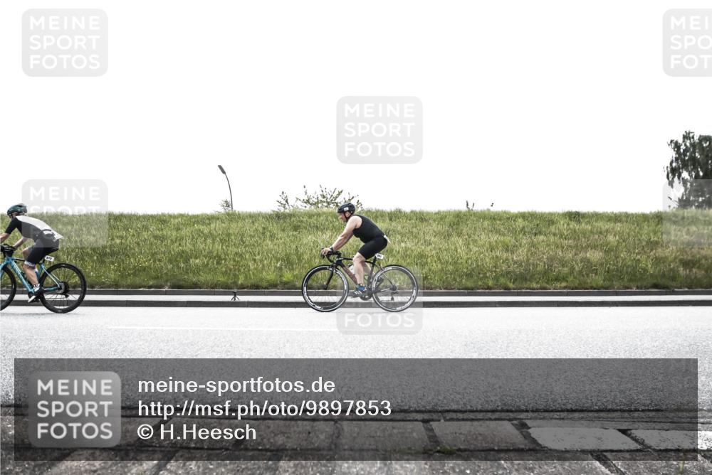 21.06.2026 - 29. Vierlanden-Triathlon H.Heesch http://msf.ph/oto/9897853 21.06.2026 11:00:13 Radfahren 296, 355, 516, 551, 568, 570, 572, 583 meine-sportfotos.de