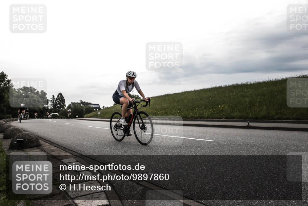 21.06.2026 - 29. Vierlanden-Triathlon H.Heesch http://msf.ph/oto/9897860 21.06.2026 09:26:22 Radfahren 55, 78, 269 meine-sportfotos.de