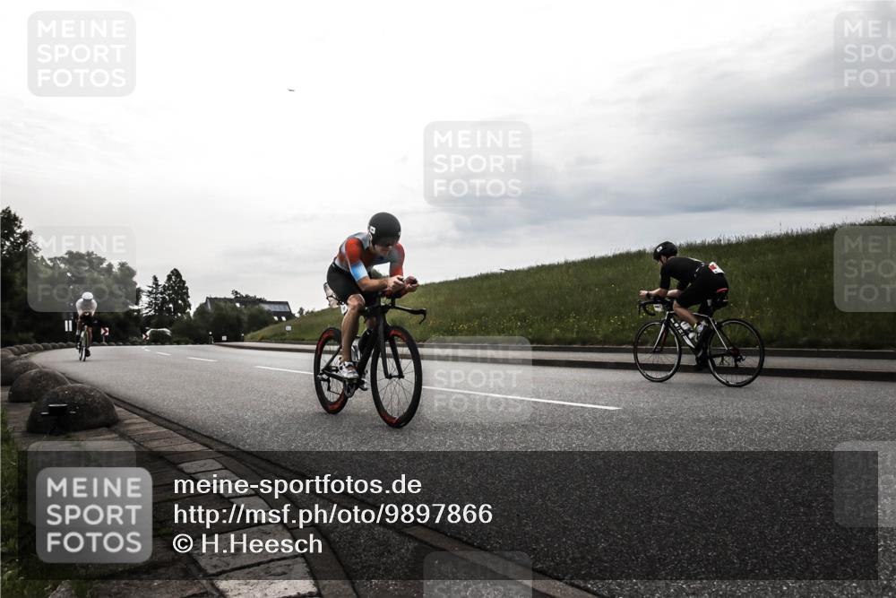21.06.2026 - 29. Vierlanden-Triathlon H.Heesch http://msf.ph/oto/9897866 21.06.2026 09:27:01 Radfahren 75, 197, 1355 meine-sportfotos.de