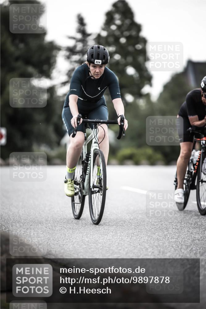 21.06.2026 - 29. Vierlanden-Triathlon H.Heesch http://msf.ph/oto/9897878 21.06.2026 10:02:53 Radfahren 139, 224, 232, 294 meine-sportfotos.de