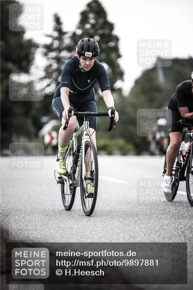 21.06.2026 - 29. Vierlanden-Triathlon H.Heesch http://msf.ph/oto/9897881 21.06.2026 10:02:53 Radfahren 139, 224, 232, 294 meine-sportfotos.de