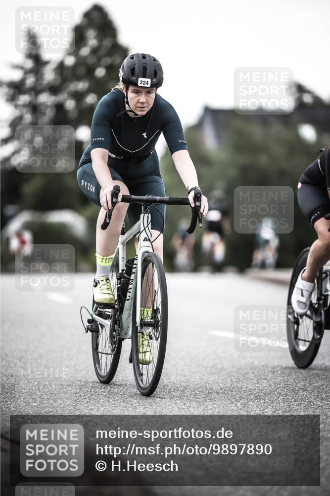 21.06.2026 - 29. Vierlanden-Triathlon H.Heesch http://msf.ph/oto/9897890 21.06.2026 10:02:53 Radfahren 139, 224, 232, 294 meine-sportfotos.de