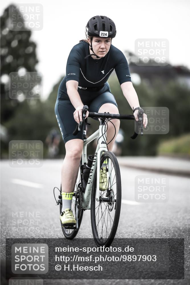 21.06.2026 - 29. Vierlanden-Triathlon H.Heesch http://msf.ph/oto/9897903 21.06.2026 10:02:54 Radfahren 91, 224, 232, 276, 294 meine-sportfotos.de