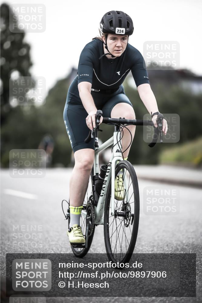 21.06.2026 - 29. Vierlanden-Triathlon H.Heesch http://msf.ph/oto/9897906 21.06.2026 10:02:54 Radfahren 91, 224, 232, 276, 294 meine-sportfotos.de