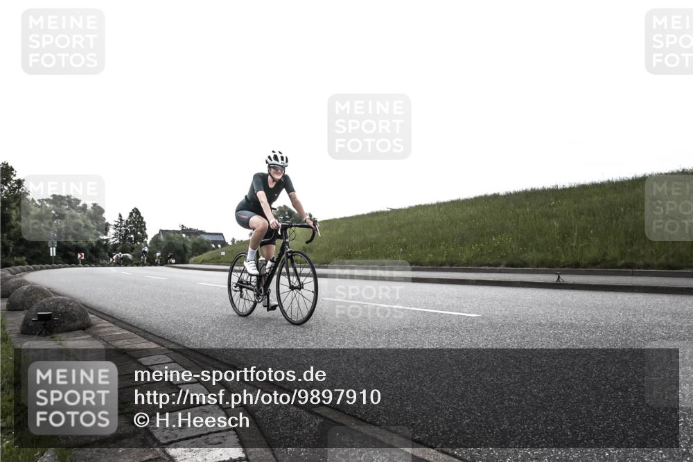 21.06.2026 - 29. Vierlanden-Triathlon H.Heesch http://msf.ph/oto/9897910 21.06.2026 09:29:24 Radfahren 156, 236 meine-sportfotos.de