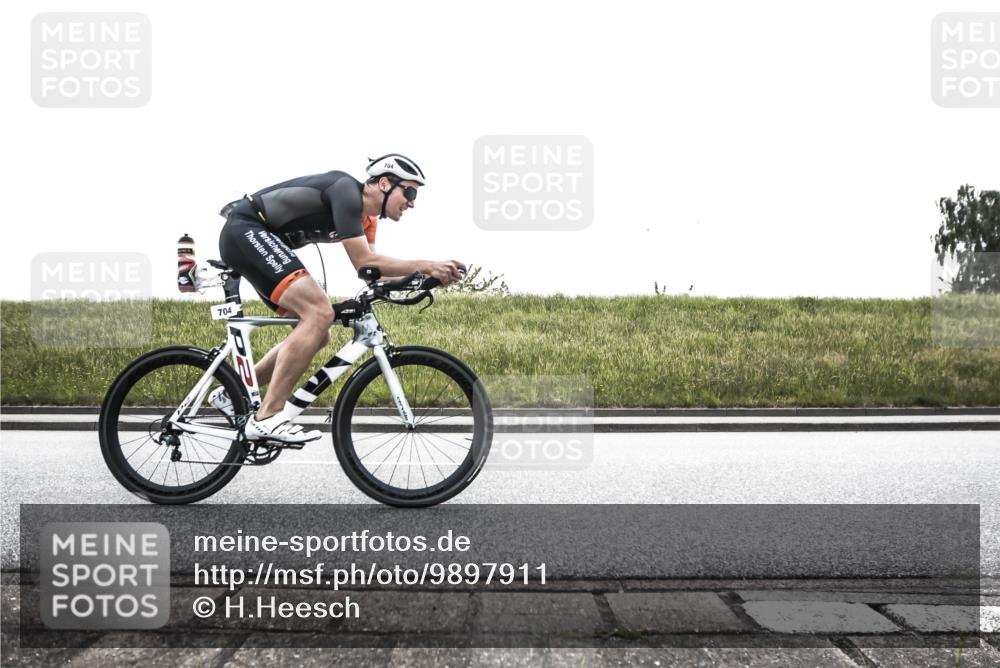 21.06.2026 - 29. Vierlanden-Triathlon H.Heesch http://msf.ph/oto/9897911 21.06.2026 11:01:29 Radfahren 502, 519, 704, 706 meine-sportfotos.de