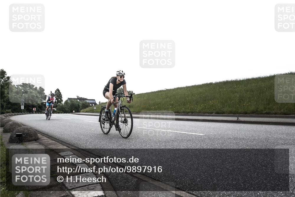 21.06.2026 - 29. Vierlanden-Triathlon H.Heesch http://msf.ph/oto/9897916 21.06.2026 09:29:42 Radfahren 186, 249 meine-sportfotos.de