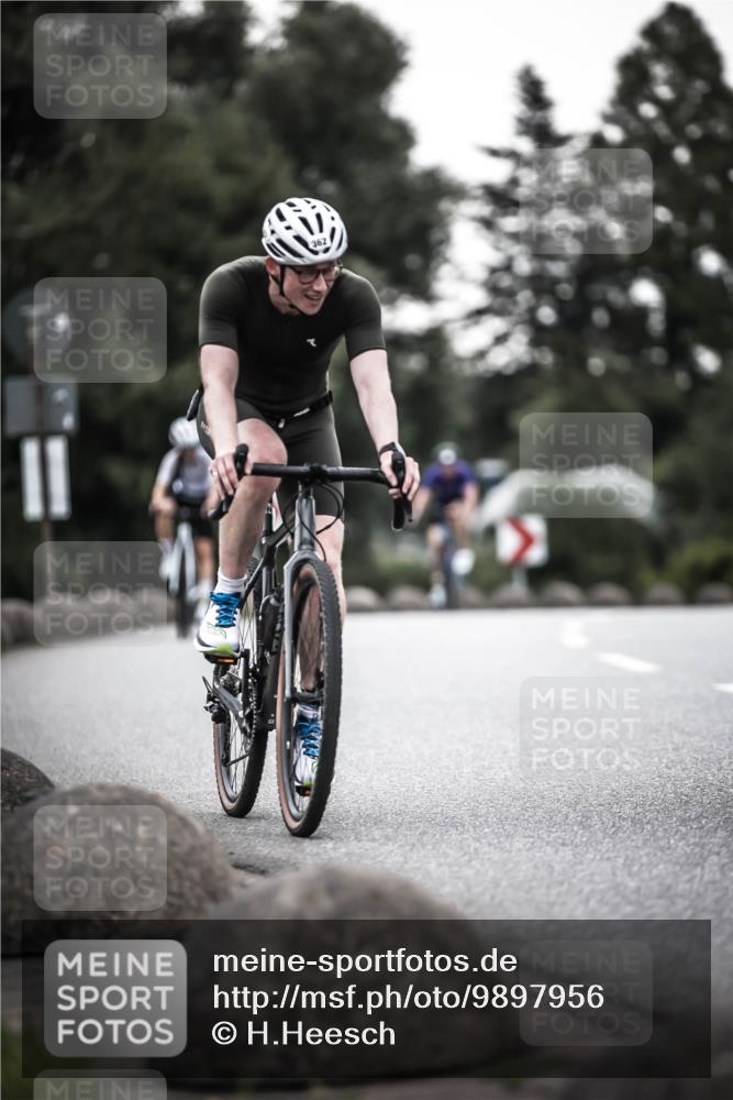 21.06.2026 - 29. Vierlanden-Triathlon H.Heesch http://msf.ph/oto/9897956 21.06.2026 10:03:54 Radfahren 35, 142, 160, 161, 238, 257, 271, 362, 376 meine-sportfotos.de