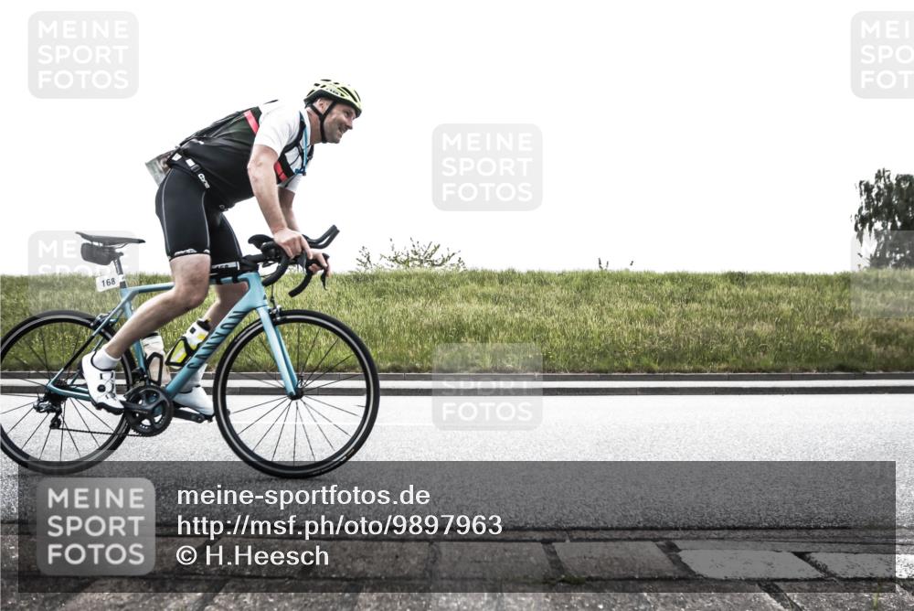21.06.2026 - 29. Vierlanden-Triathlon H.Heesch http://msf.ph/oto/9897963 21.06.2026 11:02:23 Radfahren 51, 97, 168, 558 meine-sportfotos.de