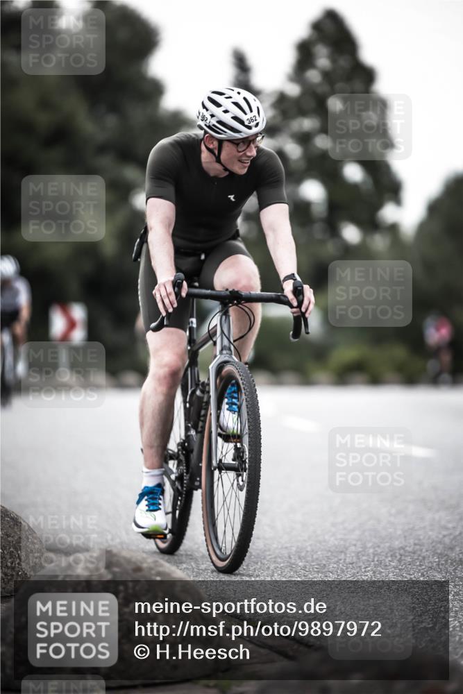 21.06.2026 - 29. Vierlanden-Triathlon H.Heesch http://msf.ph/oto/9897972 21.06.2026 10:03:55 Radfahren 35, 142, 161, 238, 257, 271, 362, 376 meine-sportfotos.de