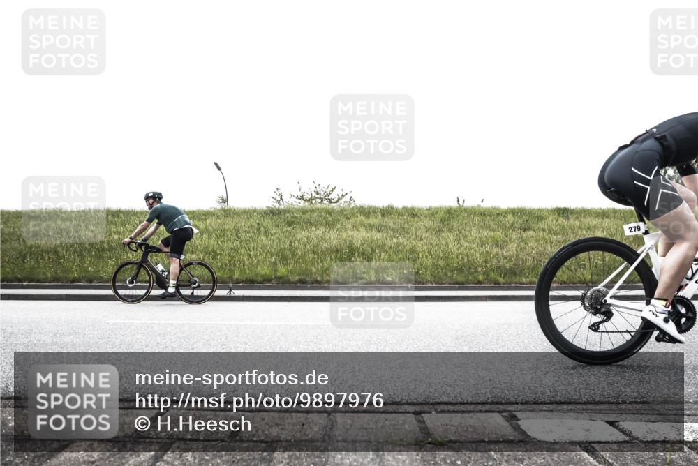 21.06.2026 - 29. Vierlanden-Triathlon H.Heesch http://msf.ph/oto/9897976 21.06.2026 11:02:37 Radfahren 6, 22, 105, 106, 279, 293, 294, 302, 524 meine-sportfotos.de