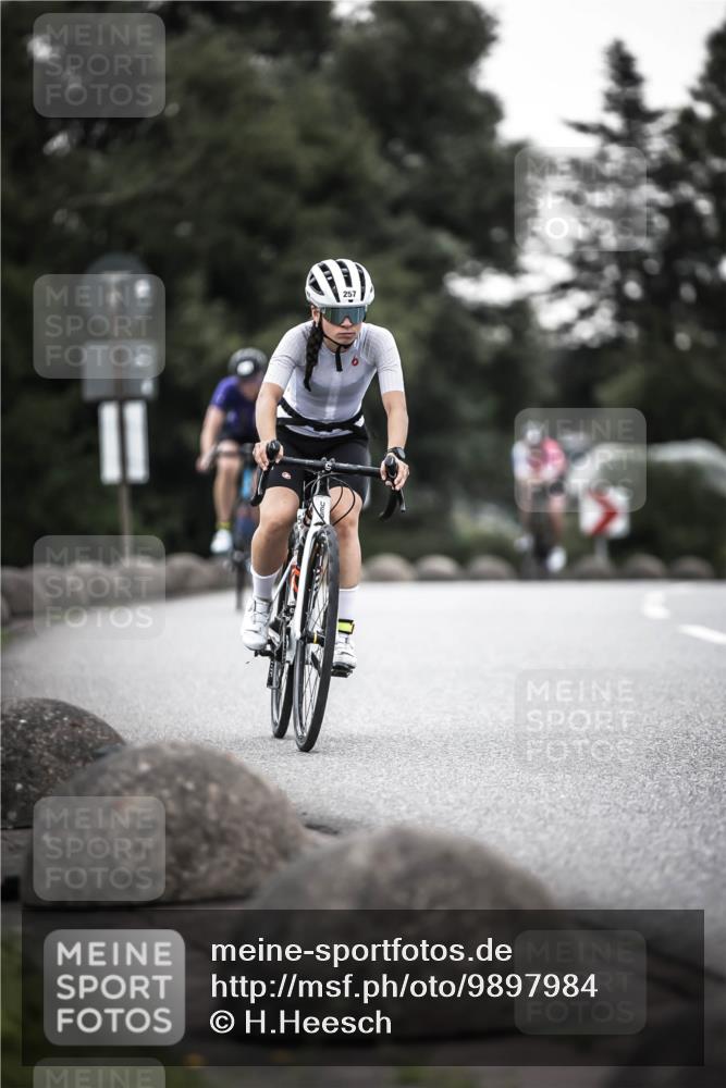 21.06.2026 - 29. Vierlanden-Triathlon H.Heesch http://msf.ph/oto/9897984 21.06.2026 10:03:57 Radfahren 35, 142, 161, 181, 238, 257, 271, 337, 362 meine-sportfotos.de