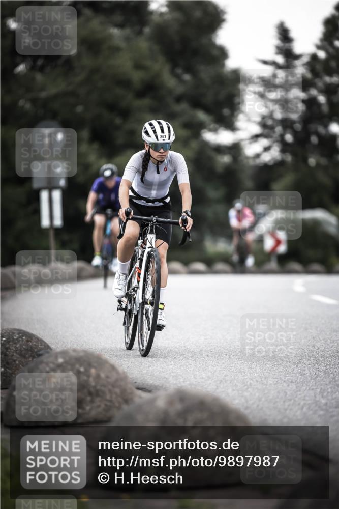 21.06.2026 - 29. Vierlanden-Triathlon H.Heesch http://msf.ph/oto/9897987 21.06.2026 10:03:57 Radfahren 35, 142, 161, 181, 238, 257, 271, 337, 362 meine-sportfotos.de