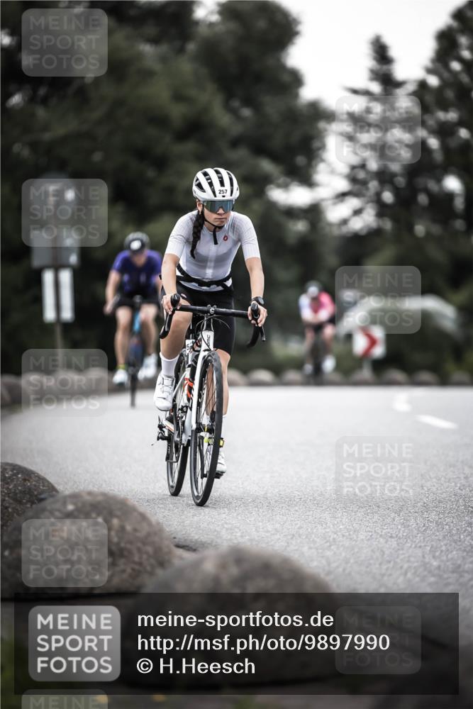 21.06.2026 - 29. Vierlanden-Triathlon H.Heesch http://msf.ph/oto/9897990 21.06.2026 10:03:57 Radfahren 35, 142, 161, 181, 238, 257, 271, 337, 362 meine-sportfotos.de