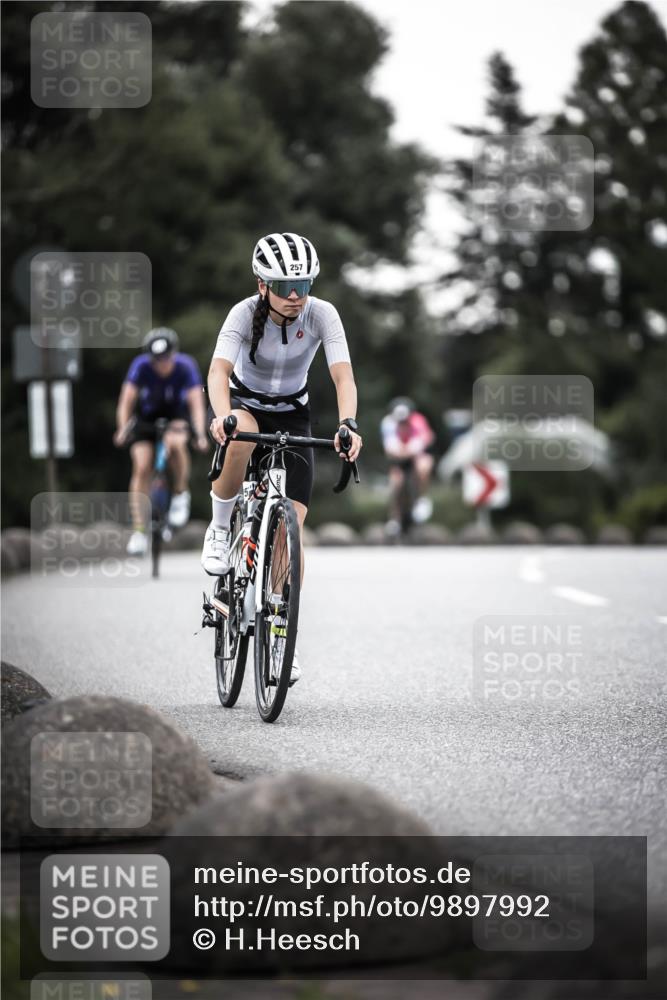 21.06.2026 - 29. Vierlanden-Triathlon H.Heesch http://msf.ph/oto/9897992 21.06.2026 10:03:57 Radfahren 35, 142, 161, 181, 238, 257, 271, 337, 362 meine-sportfotos.de