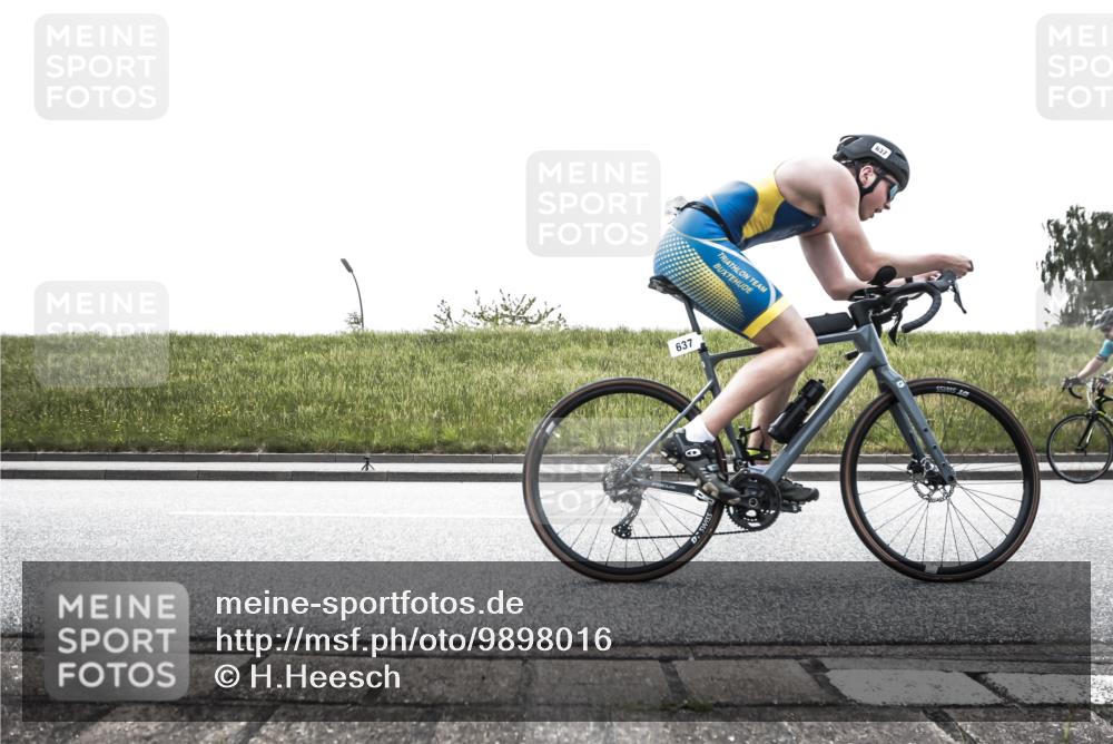 21.06.2026 - 29. Vierlanden-Triathlon H.Heesch http://msf.ph/oto/9898016 21.06.2026 11:03:17 Radfahren 35, 78, 183, 366, 497, 637, 657, 753 meine-sportfotos.de