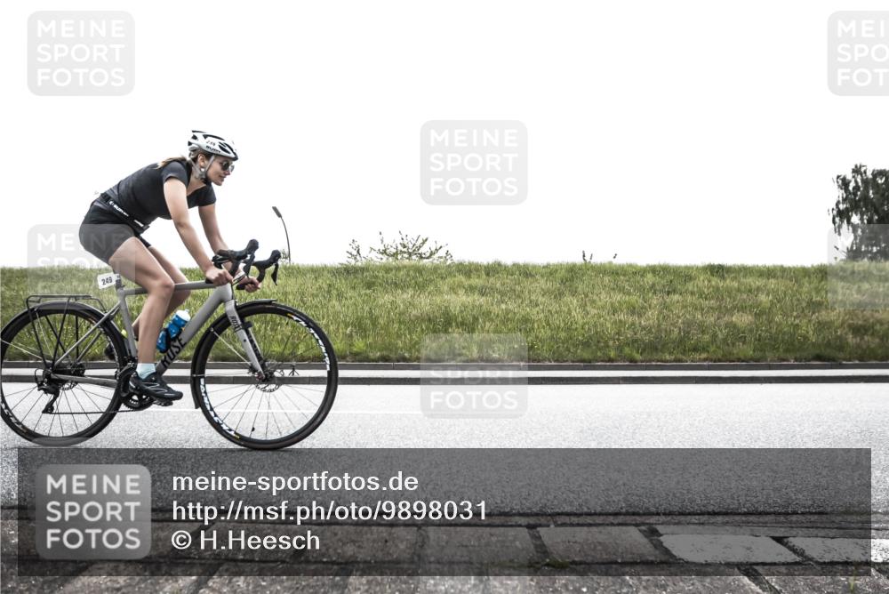 21.06.2026 - 29. Vierlanden-Triathlon H.Heesch http://msf.ph/oto/9898031 21.06.2026 11:03:26 Radfahren 48, 249, 366, 579, 657 meine-sportfotos.de