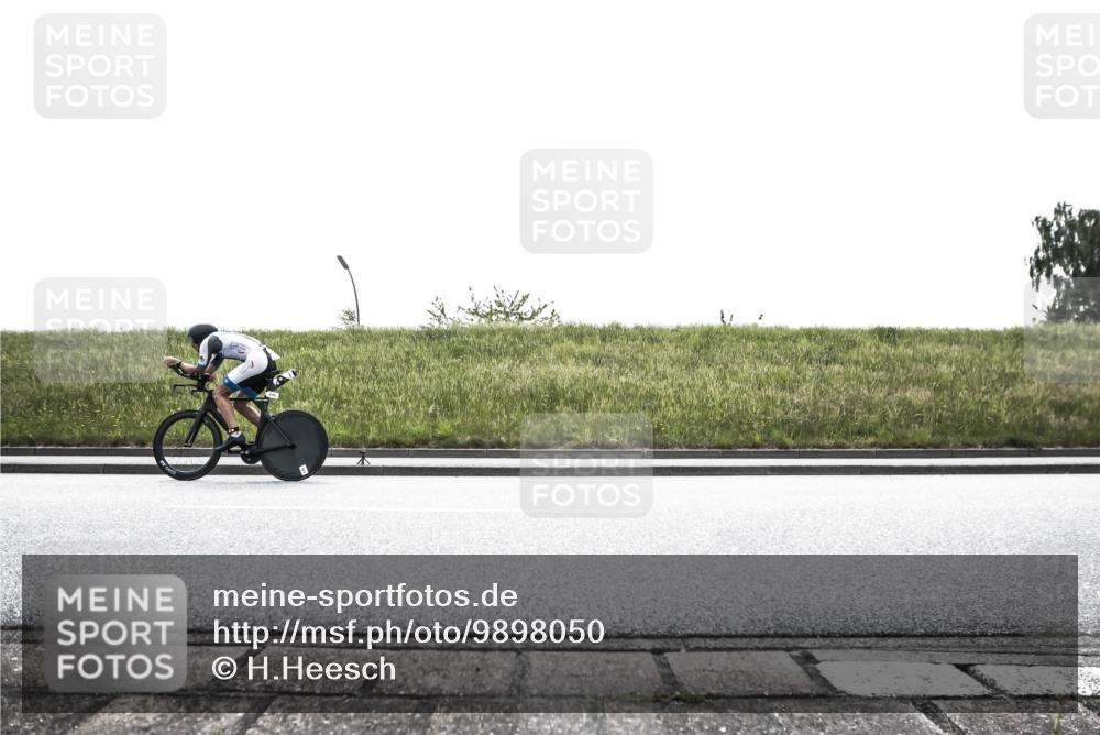21.06.2026 - 29. Vierlanden-Triathlon H.Heesch http://msf.ph/oto/9898050 21.06.2026 11:04:05 Radfahren 55, 175, 229, 527 meine-sportfotos.de