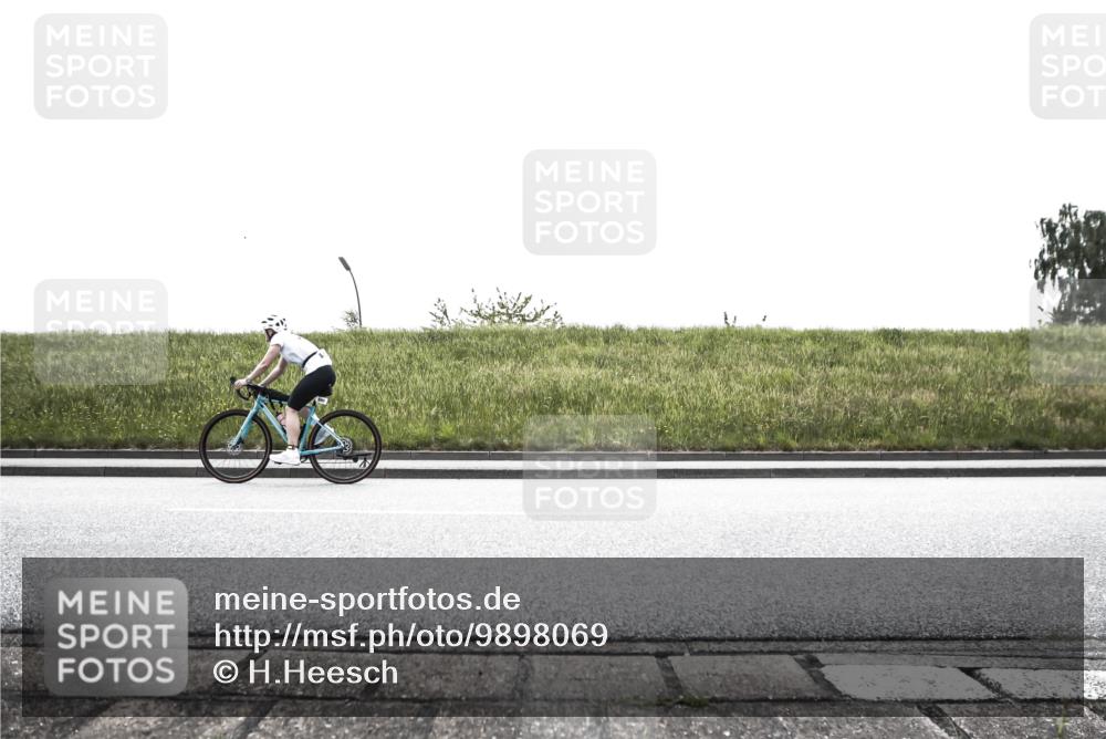 21.06.2026 - 29. Vierlanden-Triathlon H.Heesch http://msf.ph/oto/9898069 21.06.2026 11:04:28 Radfahren 61, 94, 100, 494, 557, 580 meine-sportfotos.de