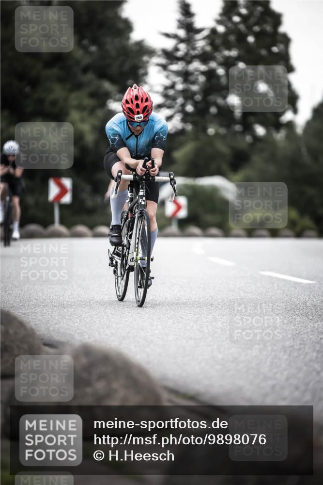 21.06.2026 - 29. Vierlanden-Triathlon H.Heesch http://msf.ph/oto/9898076 21.06.2026 10:04:19 Radfahren 75, 90, 260, 324, 350, 379 meine-sportfotos.de