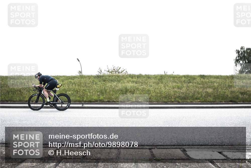 21.06.2026 - 29. Vierlanden-Triathlon H.Heesch http://msf.ph/oto/9898078 21.06.2026 11:04:41 Radfahren 27, 98, 178, 223, 560, 586, 654, 1357 meine-sportfotos.de