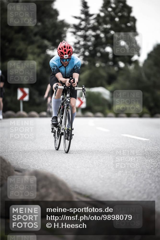 21.06.2026 - 29. Vierlanden-Triathlon H.Heesch http://msf.ph/oto/9898079 21.06.2026 10:04:19 Radfahren 75, 90, 260, 324, 350, 379 meine-sportfotos.de