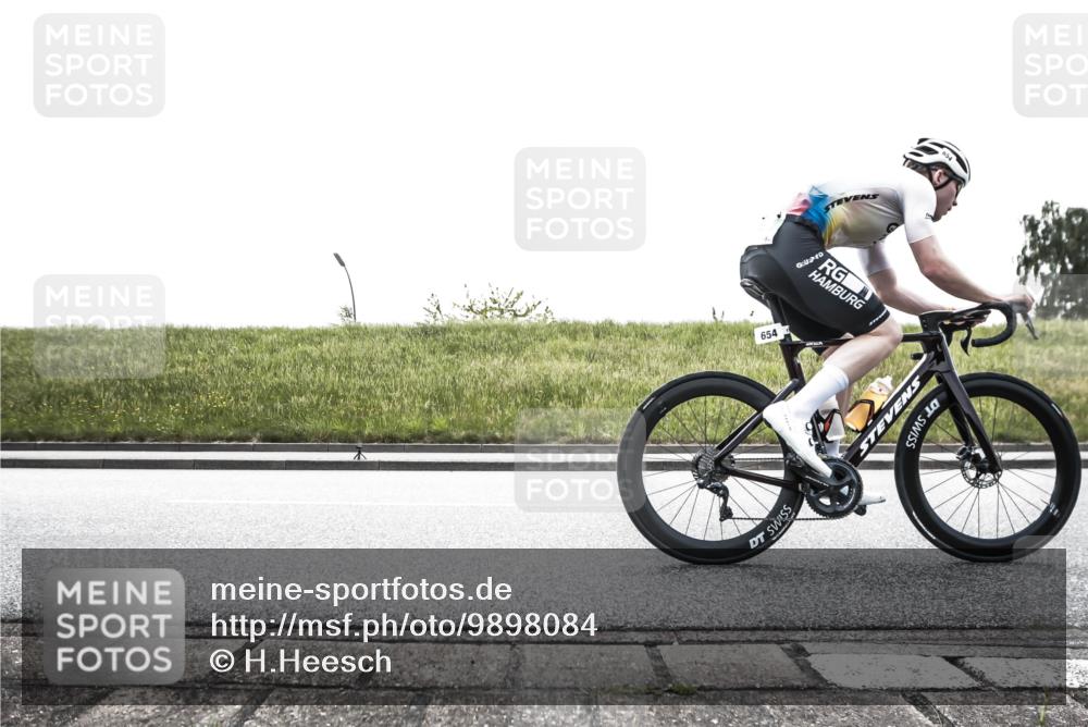 21.06.2026 - 29. Vierlanden-Triathlon H.Heesch http://msf.ph/oto/9898084 21.06.2026 11:04:43 Radfahren 98, 178, 223, 291, 586, 654, 1357 meine-sportfotos.de