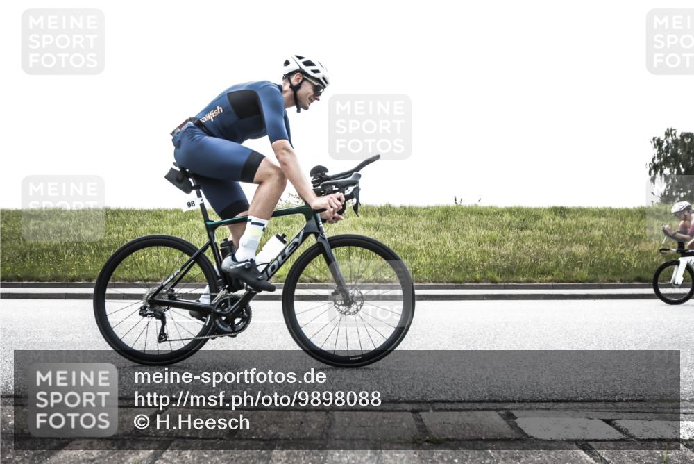 21.06.2026 - 29. Vierlanden-Triathlon H.Heesch http://msf.ph/oto/9898088 21.06.2026 11:04:44 Radfahren 98, 178, 223, 291, 586, 654, 1357 meine-sportfotos.de