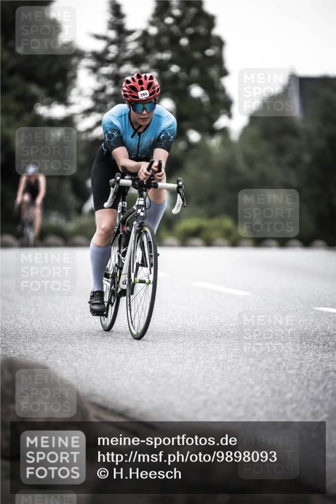 21.06.2026 - 29. Vierlanden-Triathlon H.Heesch http://msf.ph/oto/9898093 21.06.2026 10:04:19 Radfahren 75, 90, 260, 324, 350, 379 meine-sportfotos.de