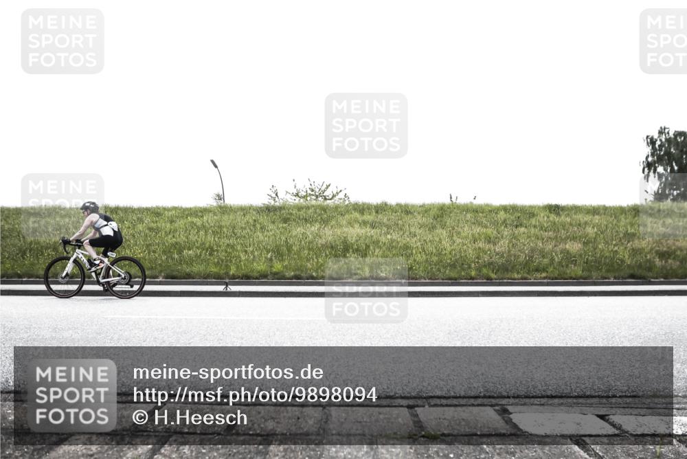 21.06.2026 - 29. Vierlanden-Triathlon H.Heesch http://msf.ph/oto/9898094 21.06.2026 11:04:48 Radfahren 98, 291, 441, 556, 654, 1357 meine-sportfotos.de