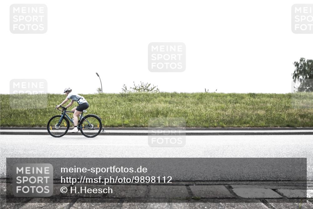 21.06.2026 - 29. Vierlanden-Triathlon H.Heesch http://msf.ph/oto/9898112 21.06.2026 11:05:06 Radfahren 64, 523, 559, 576 meine-sportfotos.de