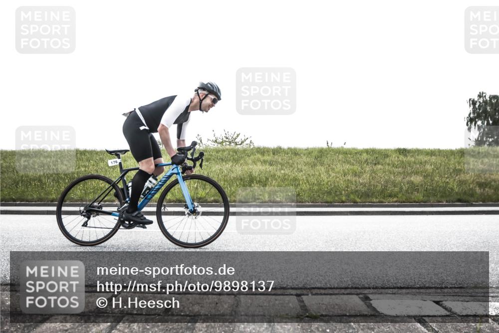 21.06.2026 - 29. Vierlanden-Triathlon H.Heesch http://msf.ph/oto/9898137 21.06.2026 11:05:54 Radfahren 176, 512, 666, 726 meine-sportfotos.de