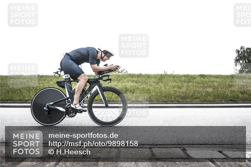 21.06.2026 - 29. Vierlanden-Triathlon H.Heesch http://msf.ph/oto/9898158 21.06.2026 11:06:13 Radfahren 58, 244, 640, 665 meine-sportfotos.de