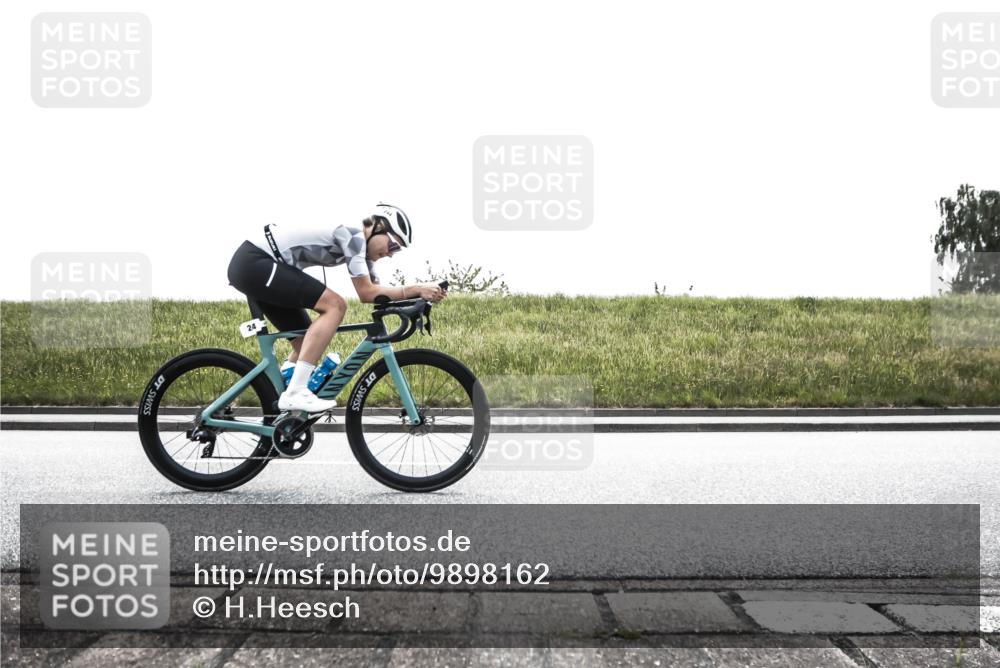 21.06.2026 - 29. Vierlanden-Triathlon H.Heesch http://msf.ph/oto/9898162 21.06.2026 11:06:19 Radfahren 56, 174, 199, 244, 640, 665, 668, 745 meine-sportfotos.de
